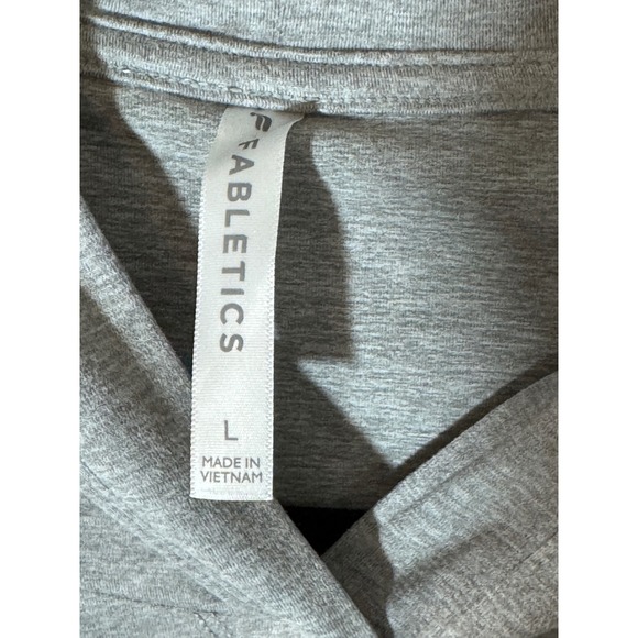 Fabletics Grey Cropped Hoodie Sweatshirt Athleisure Athletic Workout Size L - Picture 2 of 9
